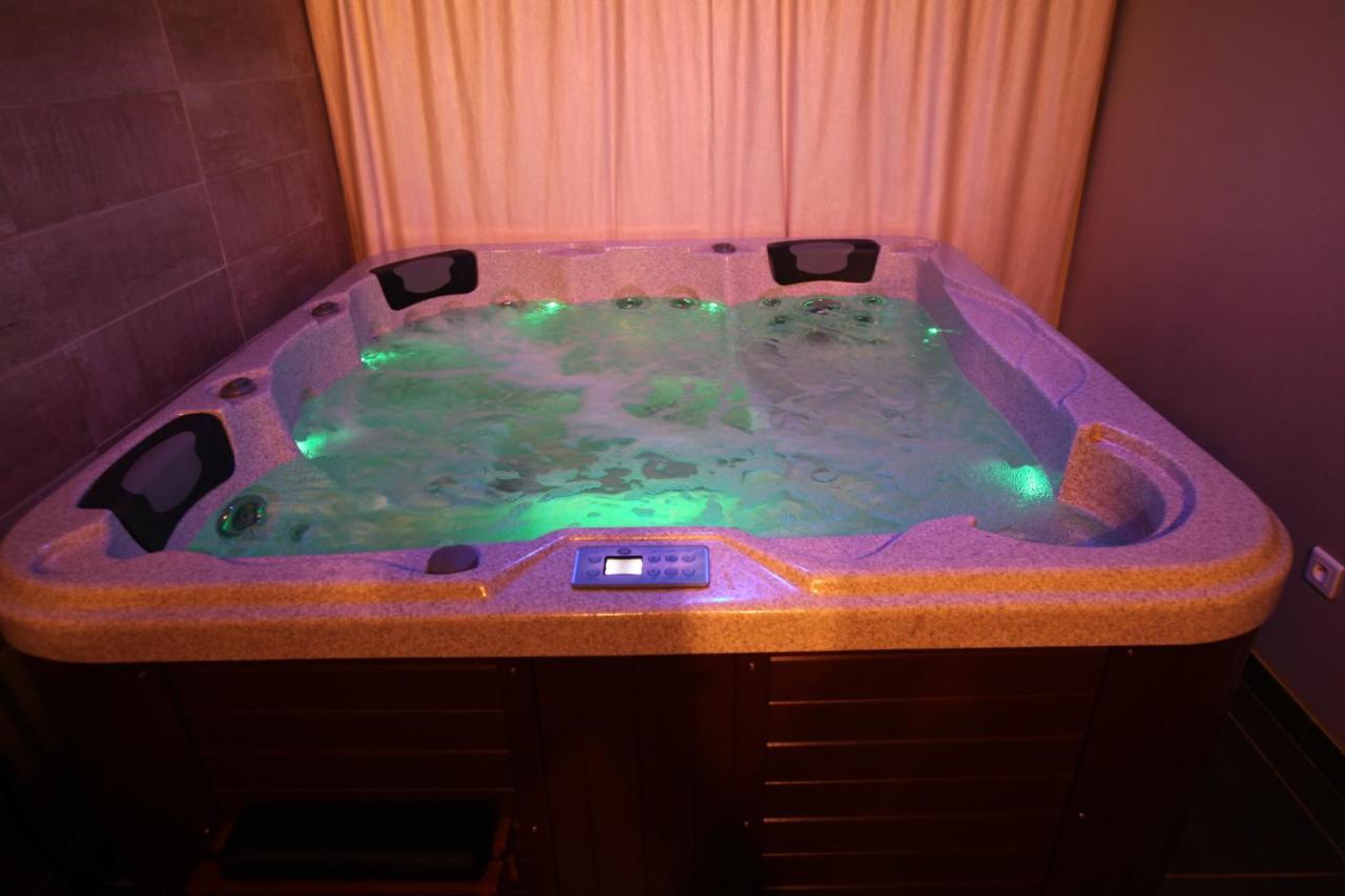 Suite Spa Acces Autonome บูแคร์ ภายนอก รูปภาพ